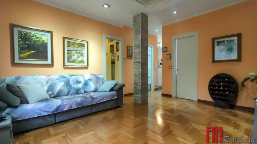 appartamento in vendita a Genova in zona Sestri Ponente