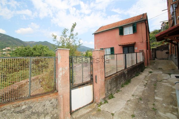 appartamento in vendita a Genova in zona Bolzaneto