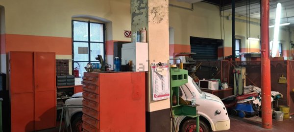 capannone in vendita a Genova