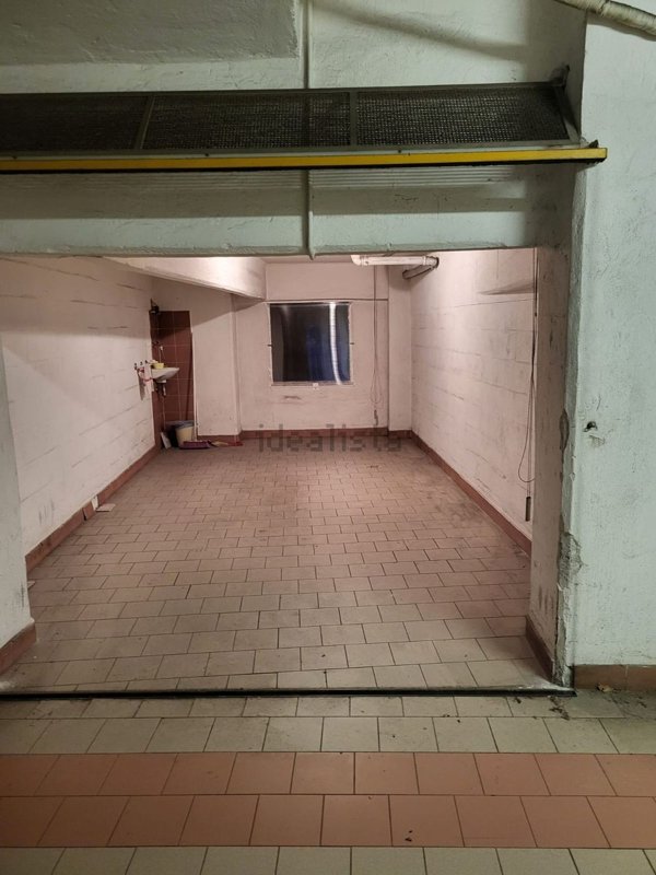 locale di sgombero in vendita a Genova in zona San Fruttuoso