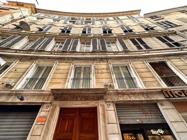 ufficio in vendita a Genova in zona Sottoripa / Maddalena / Molo