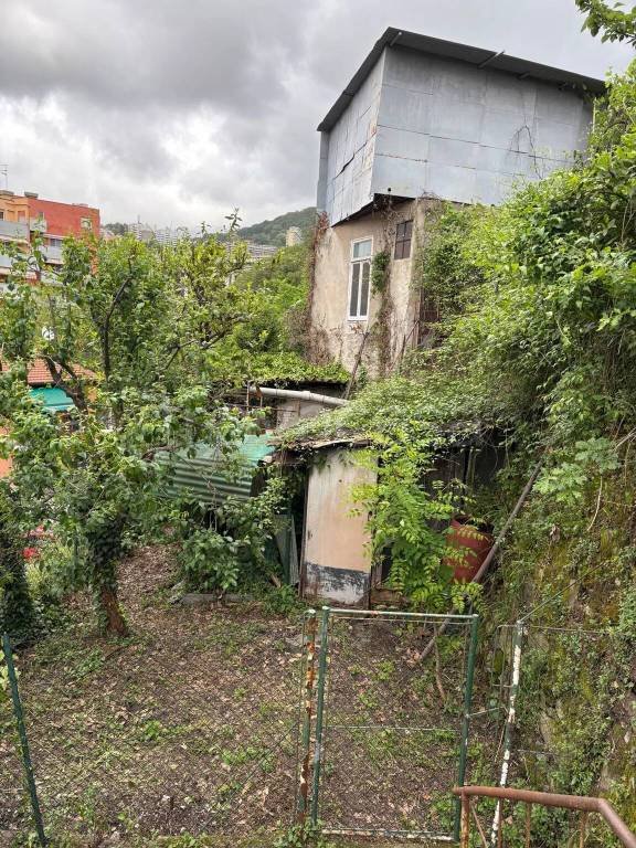 appartamento in vendita a Genova in zona Rivarolo