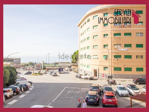 ufficio in vendita a Genova in zona Voltri