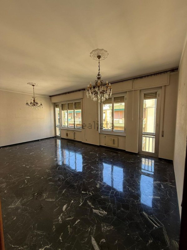 appartamento in vendita a Genova in zona Sestri Ponente