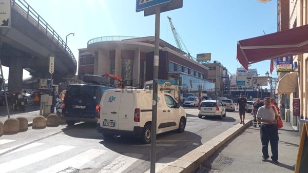 locale di sgombero in vendita a Genova in zona Sottoripa / Maddalena / Molo