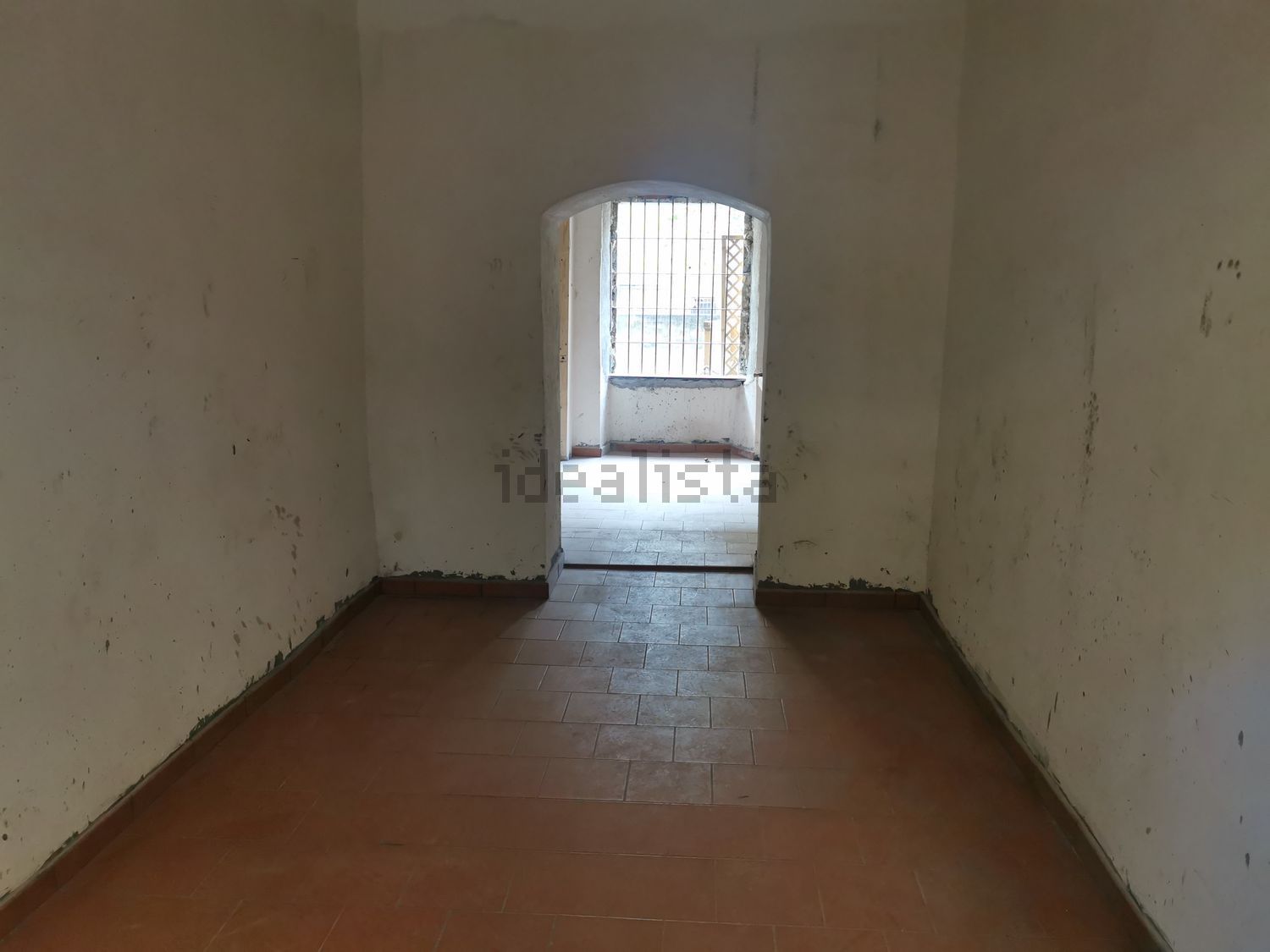 locale di sgombero in vendita a Genova in zona Sestri Ponente