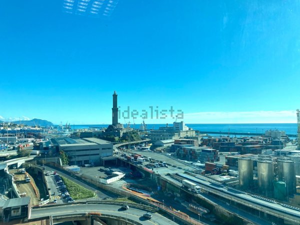 ufficio in vendita a Genova in zona Sampierdarena
