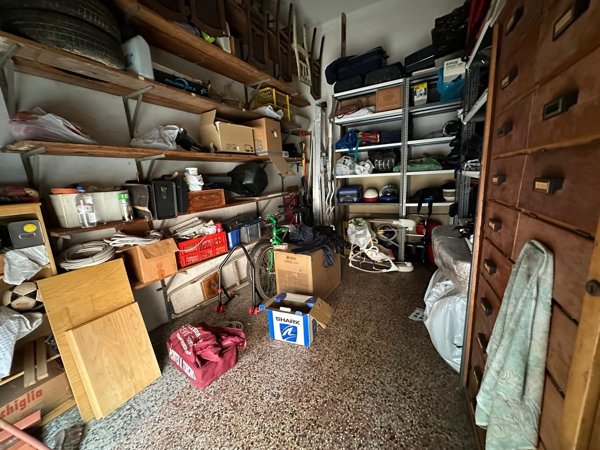 locale di sgombero in vendita a Genova in zona Pontedecimo