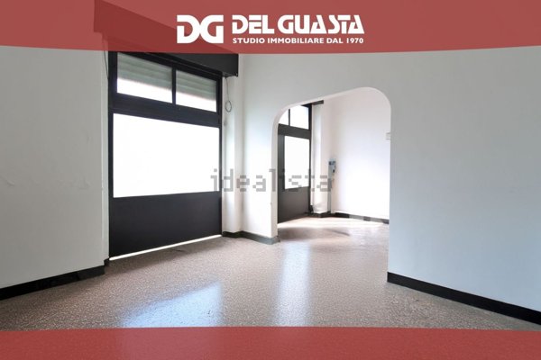 locale commerciale in vendita a Genova