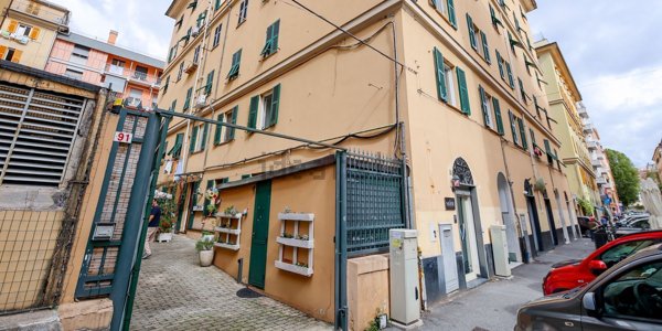 appartamento in vendita a Genova in zona Foce