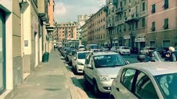 locale commerciale in vendita a Genova