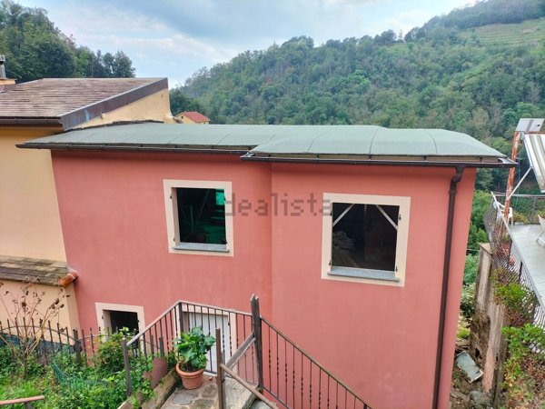 casa indipendente in vendita a Genova in zona Crevari