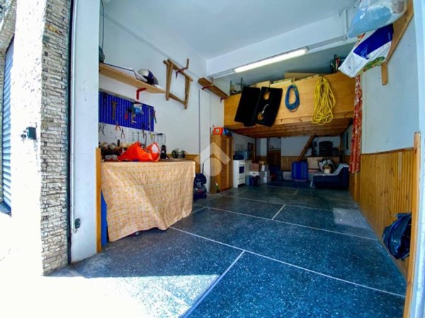 ufficio in vendita a Genova in zona Quarto dei Mille