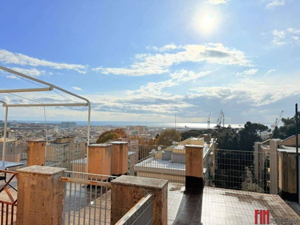 appartamento in vendita a Genova in zona Sestri Ponente