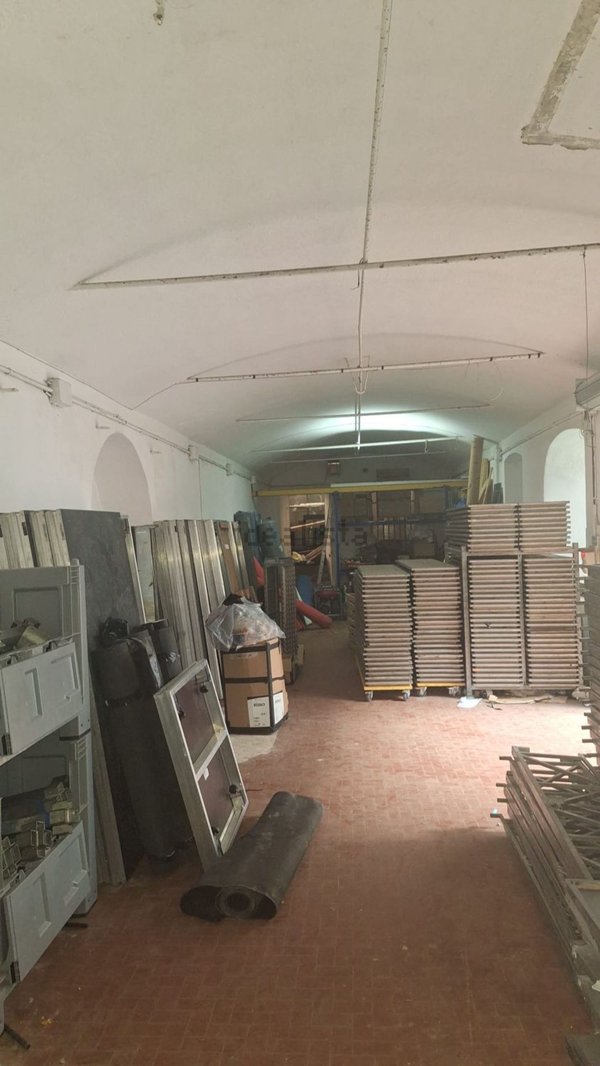 locale di sgombero in vendita a Genova in zona Marassi