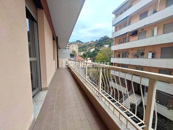 appartamento in vendita a Genova in zona Sestri Ponente