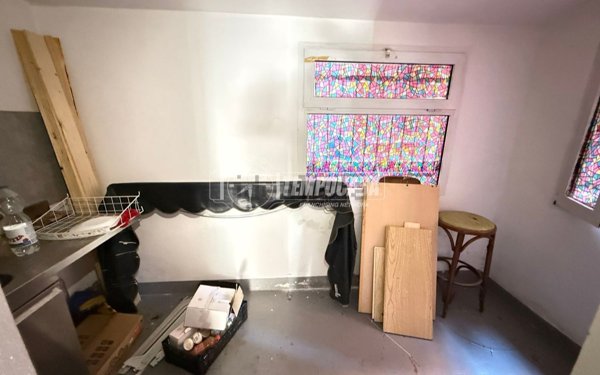 locale commerciale in vendita a Genova in zona Sampierdarena