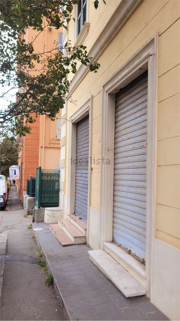 ufficio in vendita a Genova in zona Rivarolo