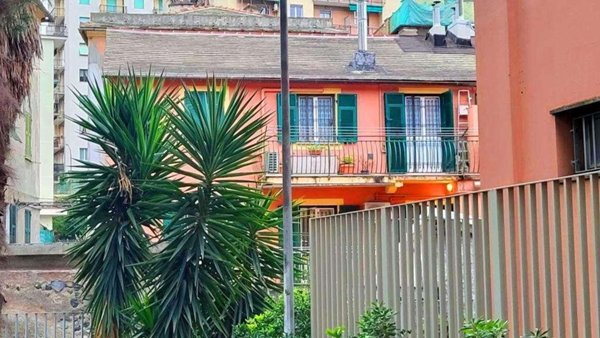appartamento in vendita a Genova in zona Sestri Ponente