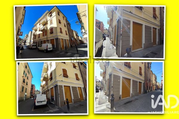locale commerciale in vendita a Genova in zona Sestri Ponente