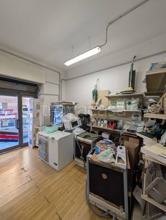 negozio in vendita a Genova in zona Sampierdarena