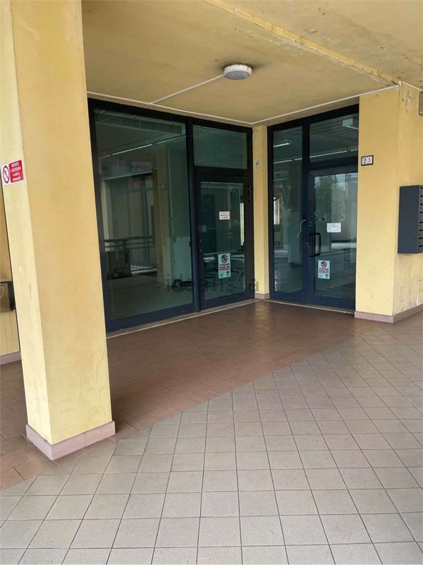 ufficio in vendita a Genova in zona Rivarolo