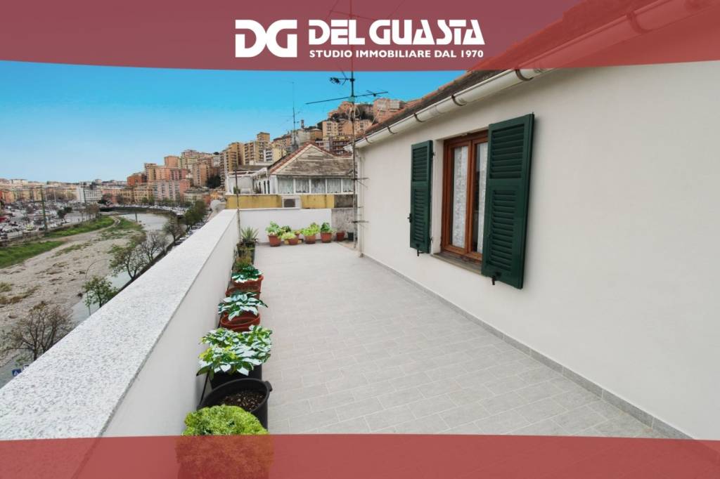 appartamento in vendita a Genova in zona Staglieno