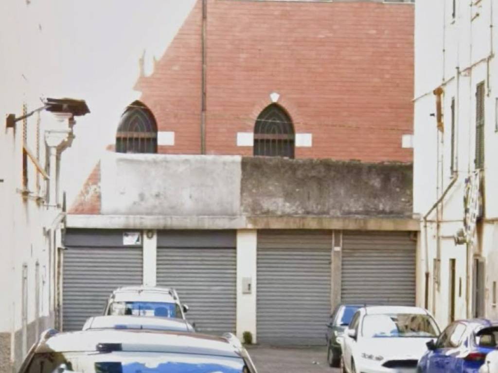 locale commerciale in vendita a Genova in zona Sampierdarena