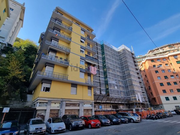 appartamento in vendita a Genova in zona Staglieno