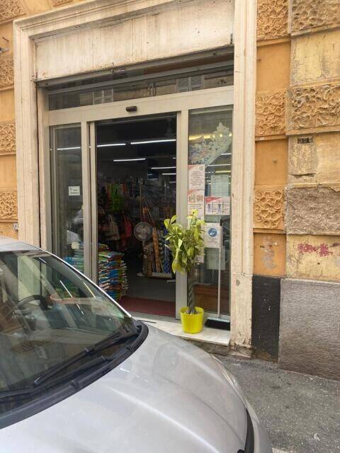 negozio in vendita a Genova in zona Sampierdarena