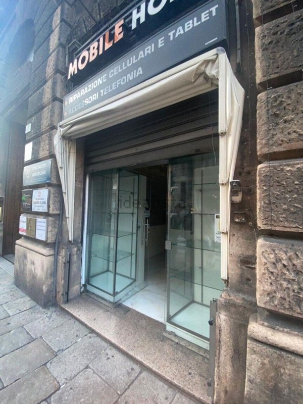 negozio in vendita a Genova in zona Portoria / Piccapietra