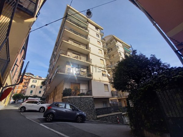 appartamento in vendita a Genova in zona Sestri Ponente