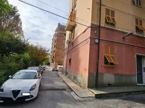 appartamento in vendita a Genova in zona Rivarolo