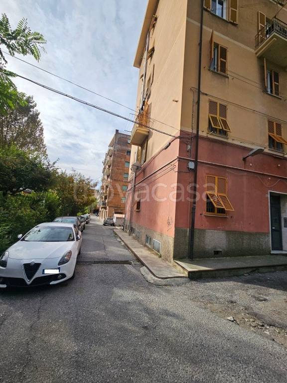 appartamento in vendita a Genova in zona Rivarolo