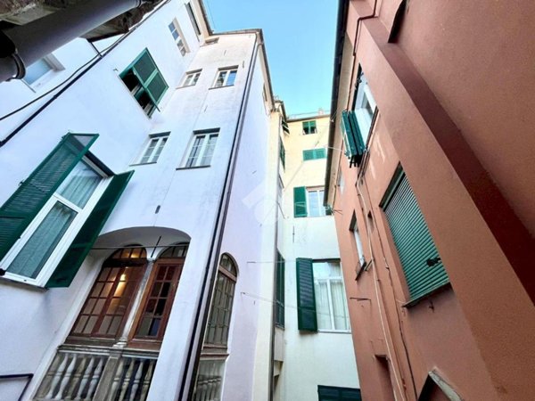 appartamento in vendita a Genova in zona Sottoripa / Maddalena / Molo