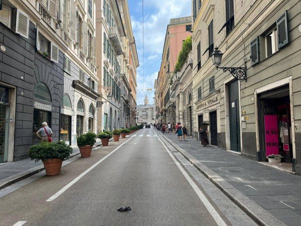 locale commerciale in vendita a Genova in zona Sottoripa / Maddalena / Molo