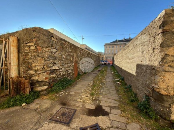 locale commerciale in vendita a Genova in zona Cornigliano