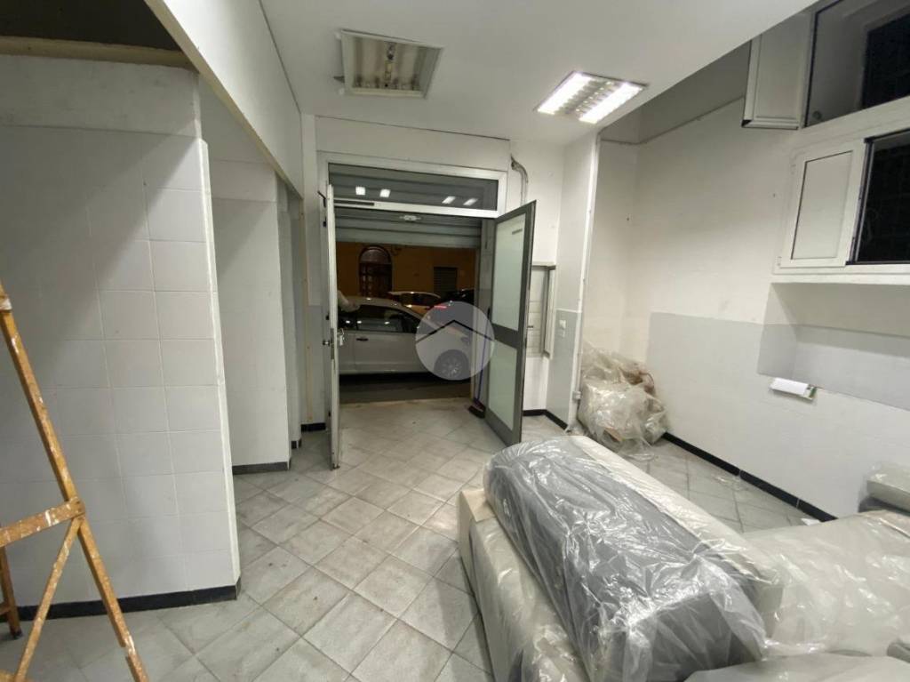 negozio in vendita a Genova in zona Sestri Ponente