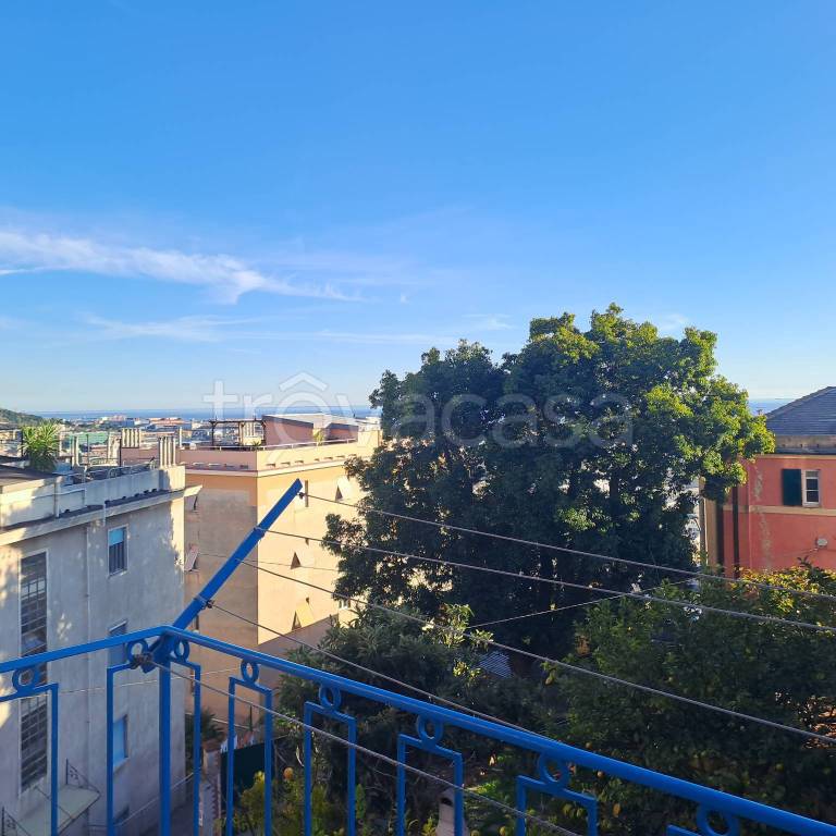 appartamento in vendita a Genova in zona Sestri Ponente