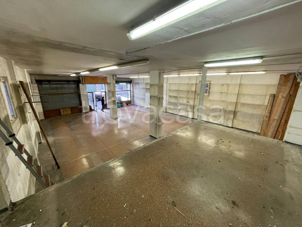 negozio in vendita a Genova in zona Sottoripa / Maddalena / Molo