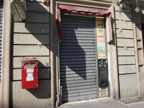 negozio in vendita a Genova in zona Sampierdarena
