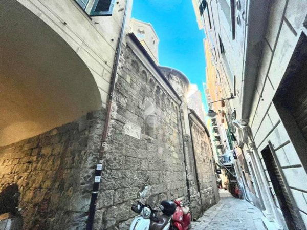 appartamento in vendita a Genova in zona Sottoripa / Maddalena / Molo