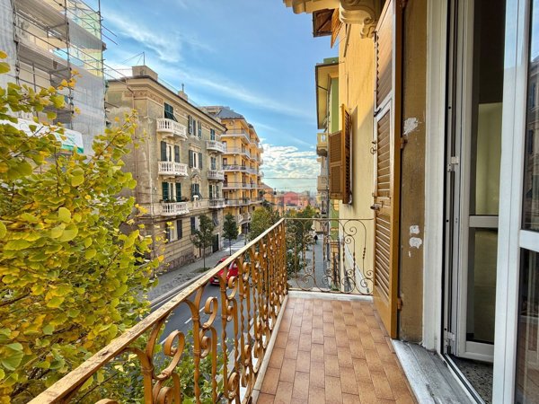 appartamento in vendita a Genova in zona Sestri Ponente