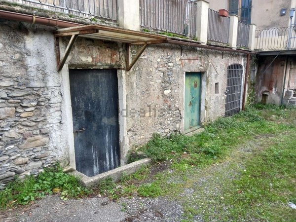locale di sgombero in vendita a Genova in zona Struppa