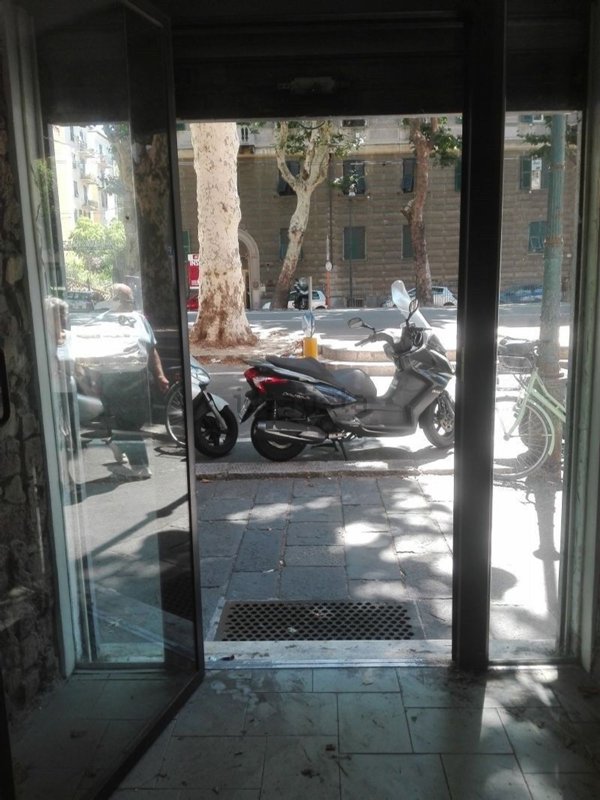 negozio in vendita a Genova in zona Foce