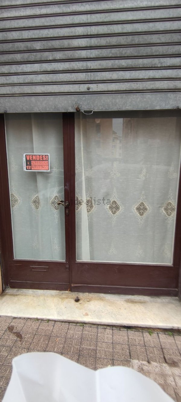 locale di sgombero in vendita a Genova in zona Sampierdarena