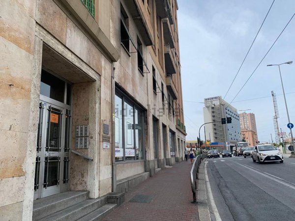 ufficio in vendita a Genova in zona Sampierdarena