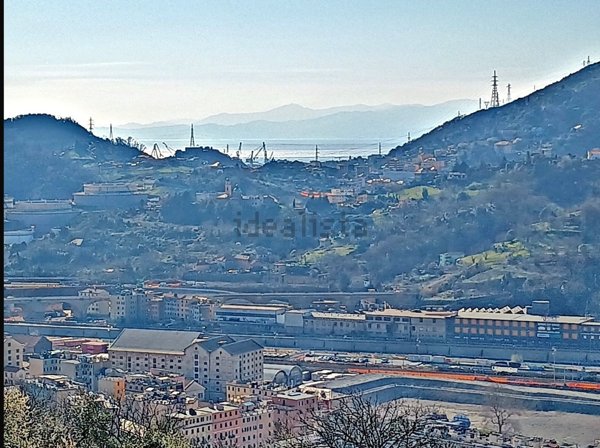 casa indipendente in vendita a Genova in zona Rivarolo