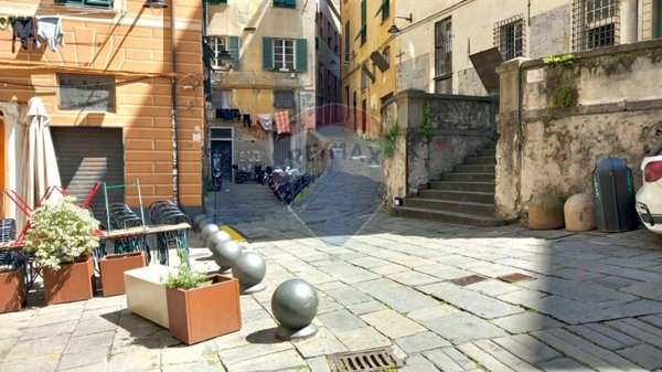 locale commerciale in vendita a Genova in zona Centro Storico