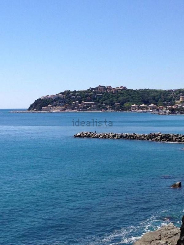 appartamento in vendita a Genova in zona Voltri